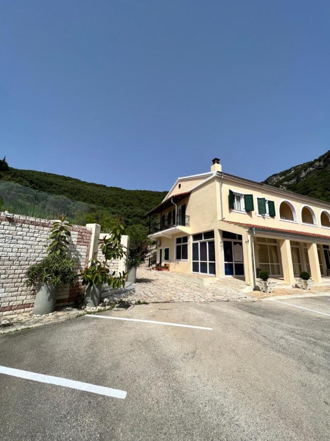 Lithino Apartments - 5Min From The Beach Agios Ioannis Peristerion Exterior photo