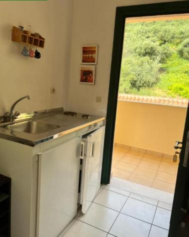 Lithino Apartments - 5Min From The Beach Agios Ioannis Peristerion Exterior photo